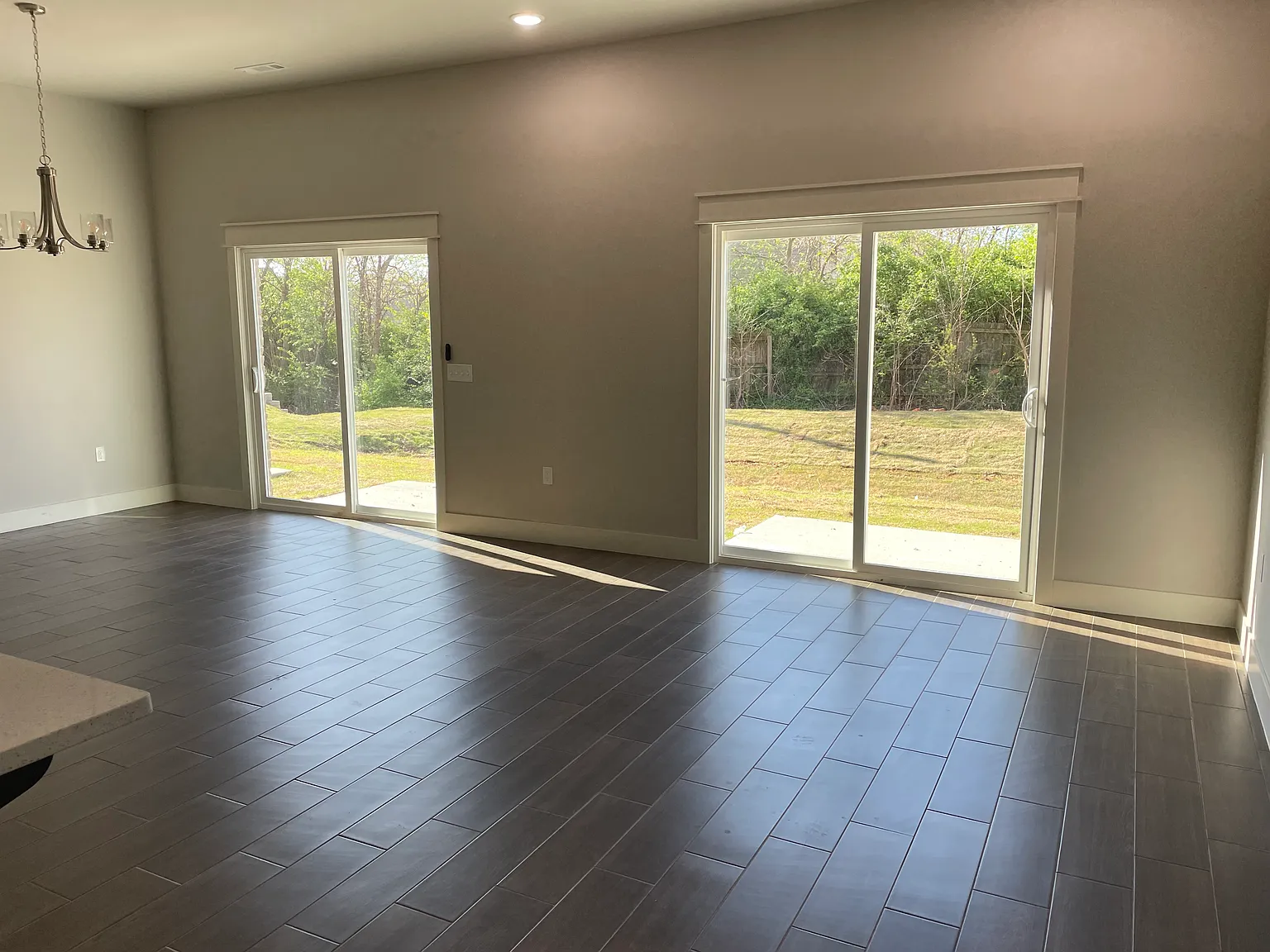 3 bed, 2.5 bath, 1959 sqft, $1,800 — Photo 3