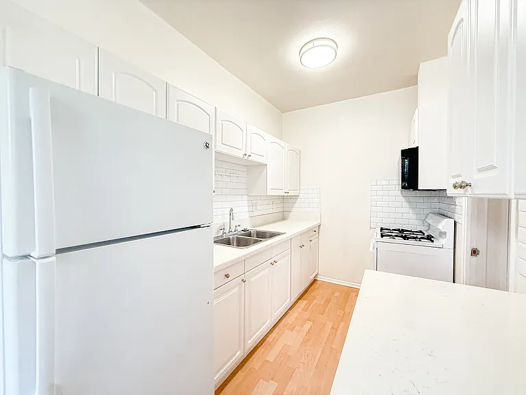 229 S Tower Dr #F — Photo 4