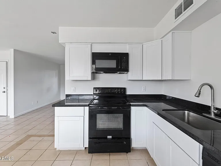 5212 N 67th Dr — Photo 14