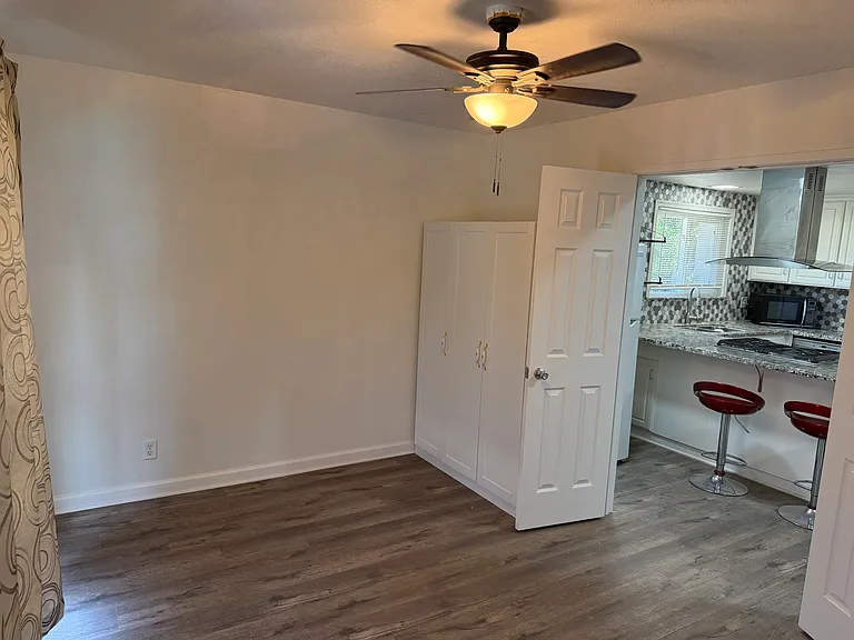 124 W Manfield St — Photo 14