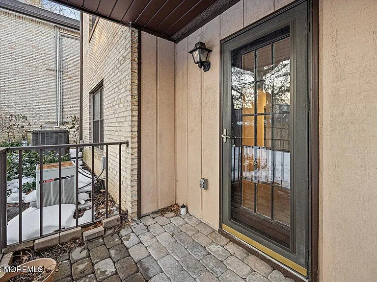 203 Wellington Pl — Photo 25