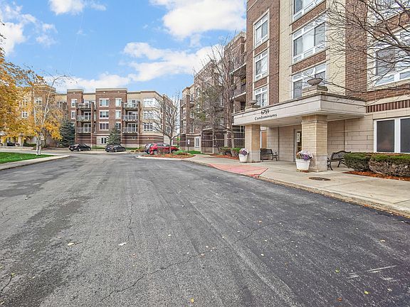 3rd image of 6759 W Forest Preserve Ave APT 211
