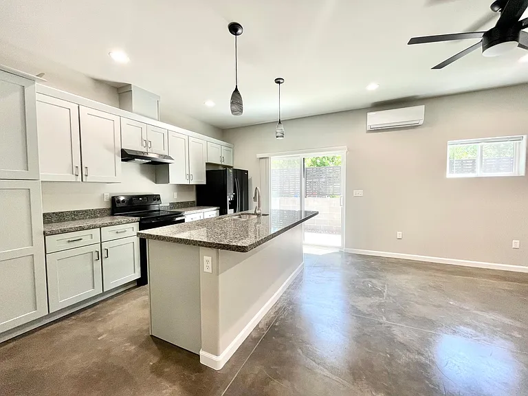 720 N Walnut St #13 — Photo 4