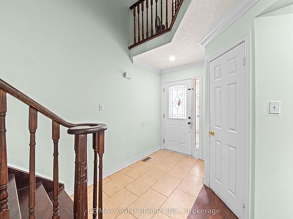 4th image of 31 Ravenscliffe Ct