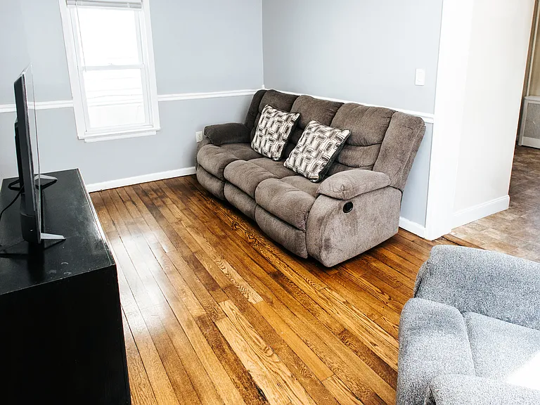 27 Allen St — Photo 3