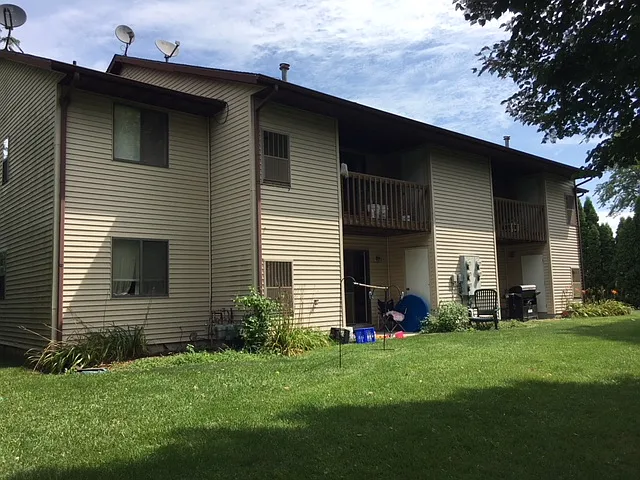 2BR/2BA/2 car attached garage — Photo 1