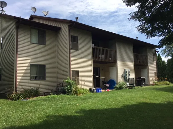 2BR/2BA/2 car attached garage, 13 Pine Ridge Ct #1, Watertown, WI 53094