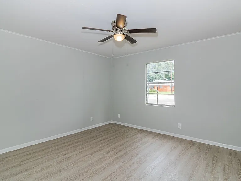 721 N State St — Photo 15