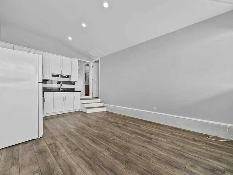 8447 Colbath Ave — Photo 9