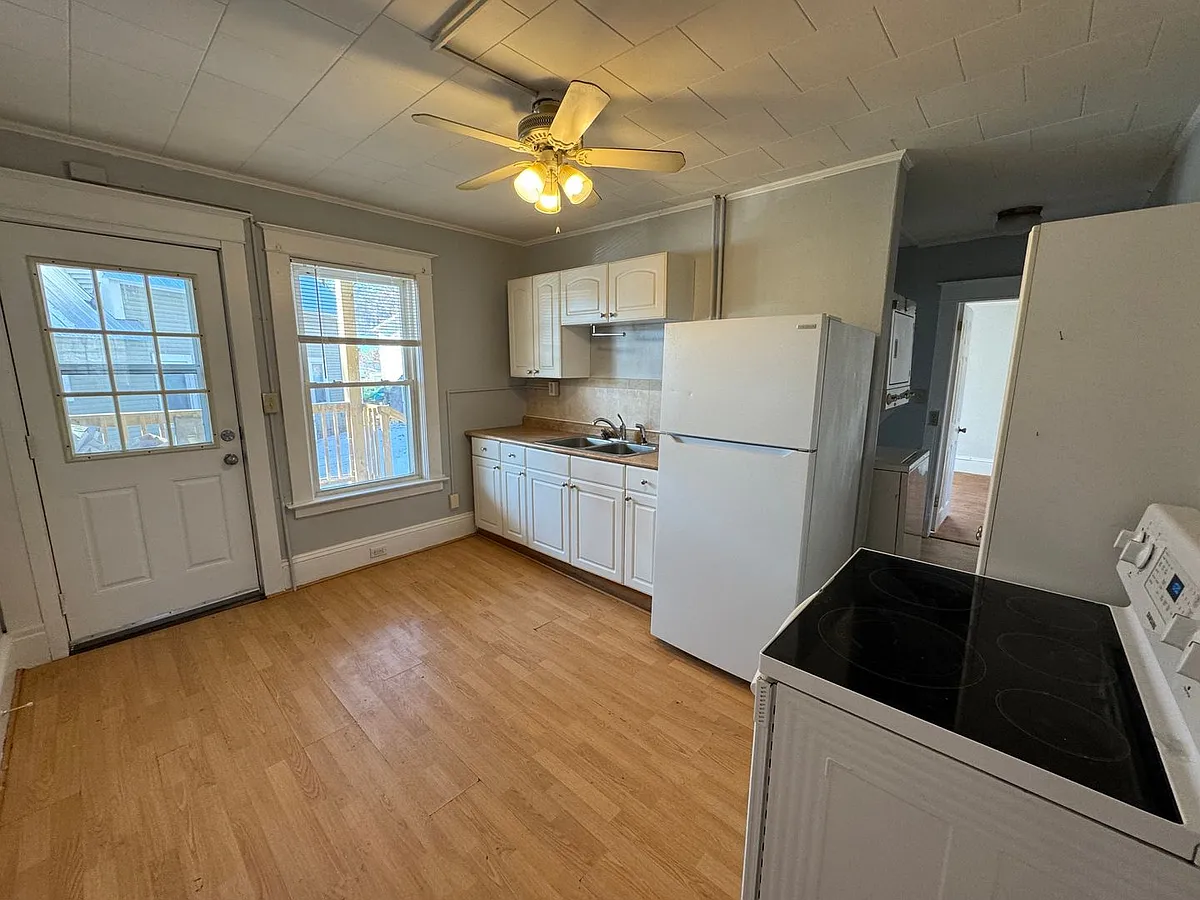 Building Photo - 24 Durkee Street