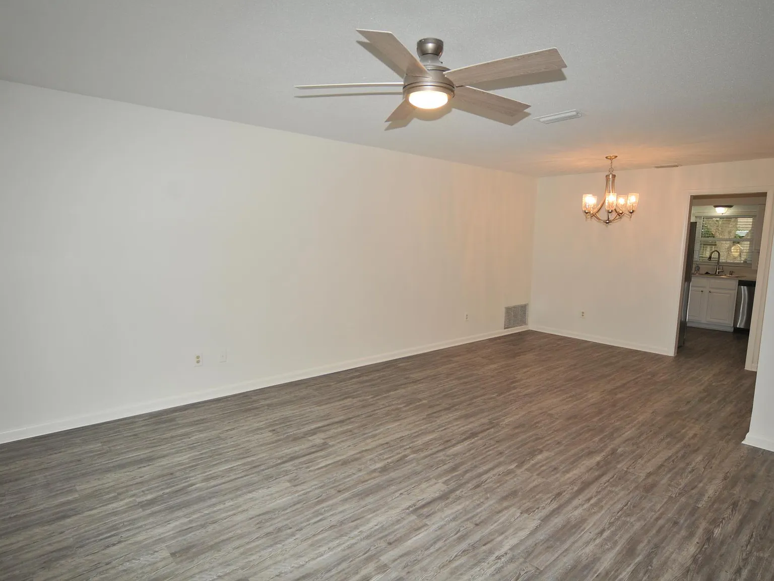 3 bed, 1400 sqft, $2,250 — Photo 2