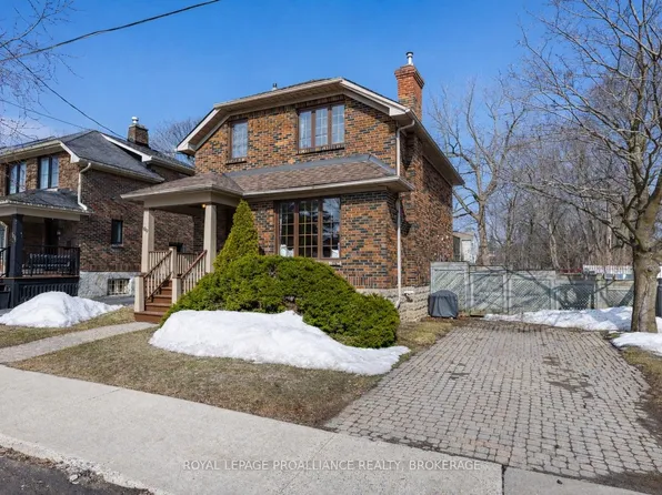 99 Hill St, Kingston, ON K7L 2M8