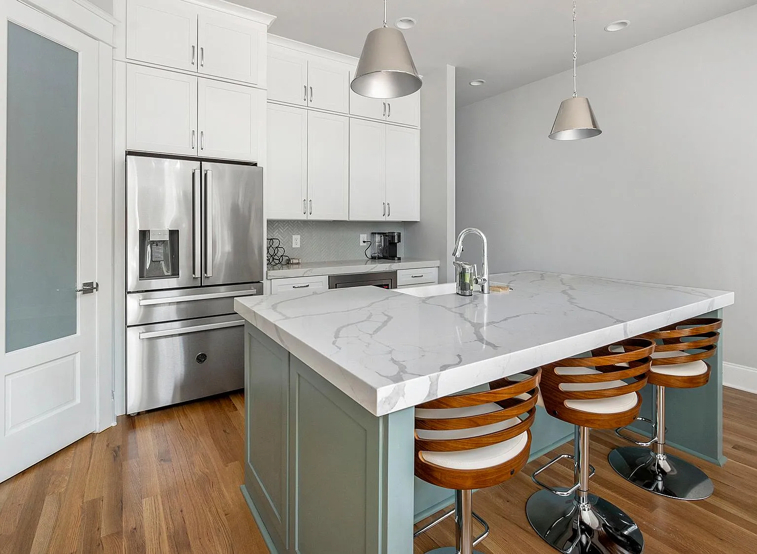 3 bed, 2783 sqft, $5,750 — Photo 3