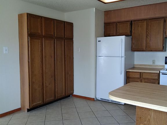 4th image of 1800 E 6th St APT B