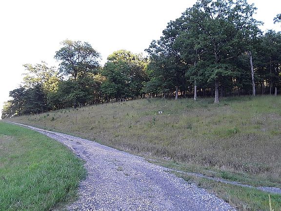 Gravel road access to lot