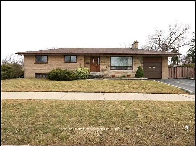 3 bed, $1,900 — Photo 1