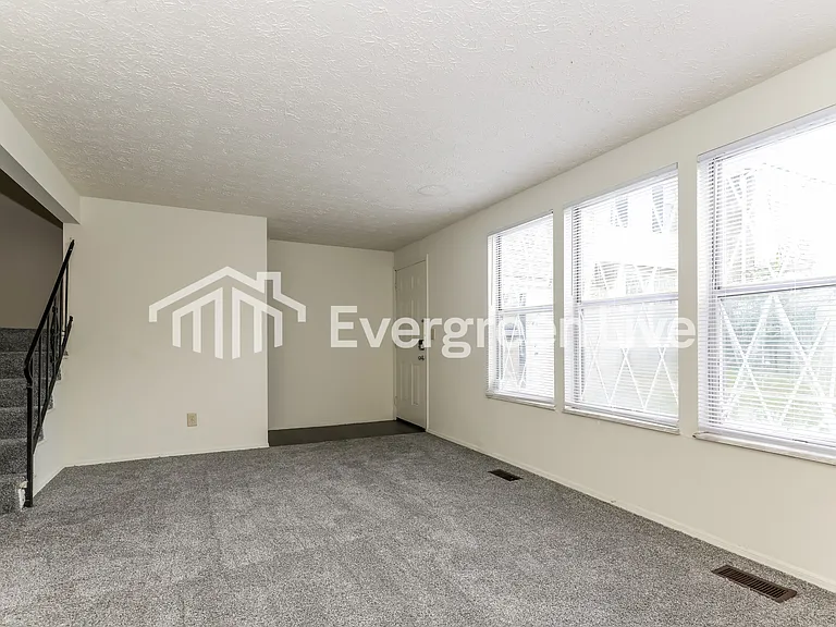 7775 Mount Hood Dr — Photo 3