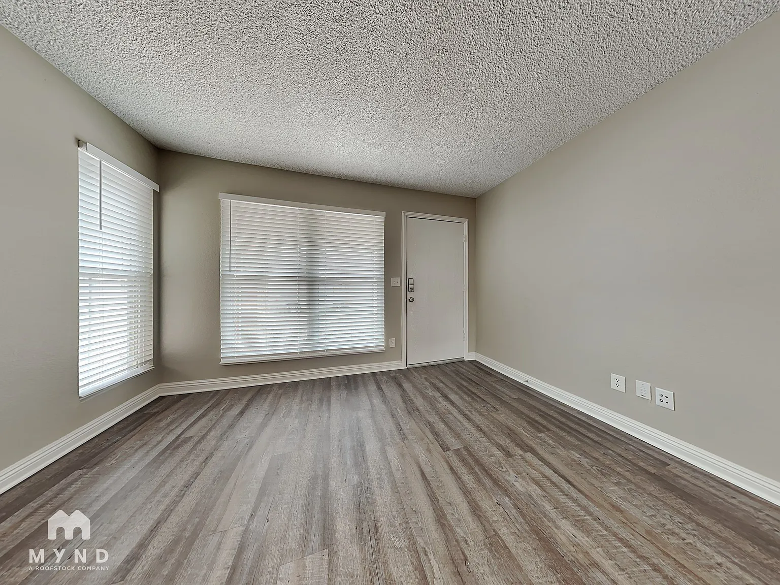 3 bed, 2.0 bath, 1397 sqft, $2,145 — Photo 2