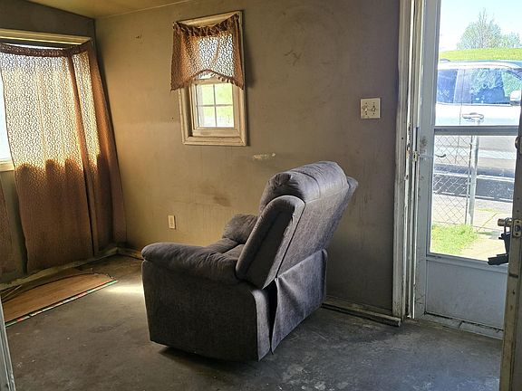 3rd image of 1117 New Hope Rd