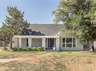 304 Cactus Dr, Levelland, TX 79336