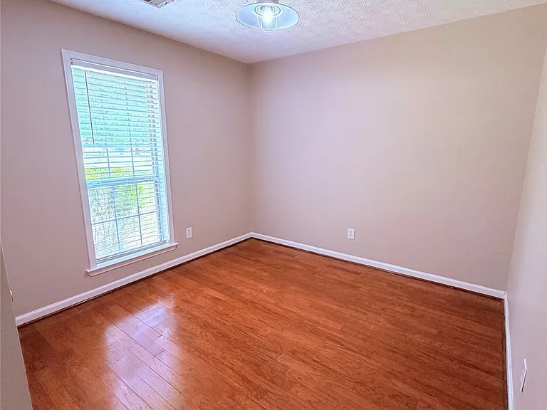11 Twin Oaks Ln — Photo 13