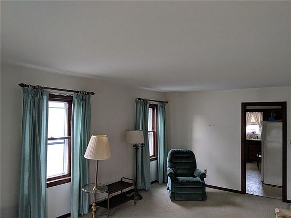 3rd image of 3325 Chapin St
