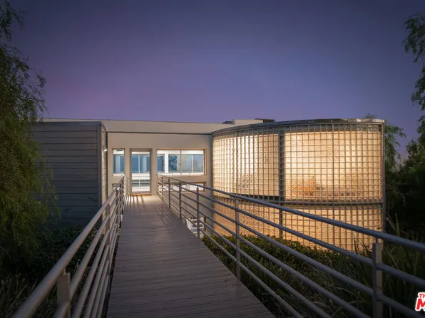 21839 Saddle Peak Rd, Topanga, CA 90290