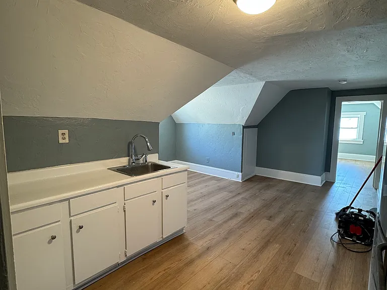 638 N Main St #3 — Photo 3