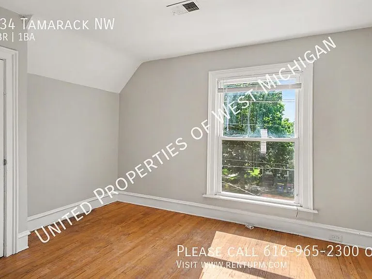 934 Tamarack Ave NW — Photo 10