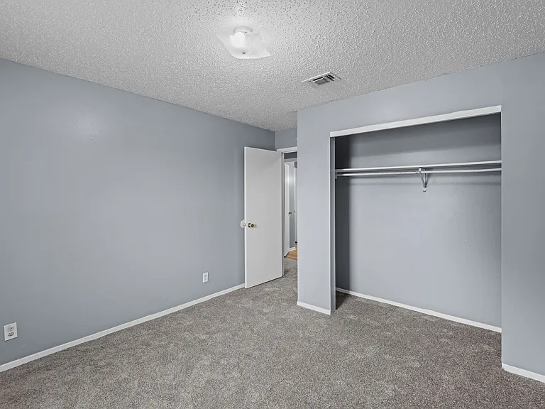 Creekside Apartments — Photo 34