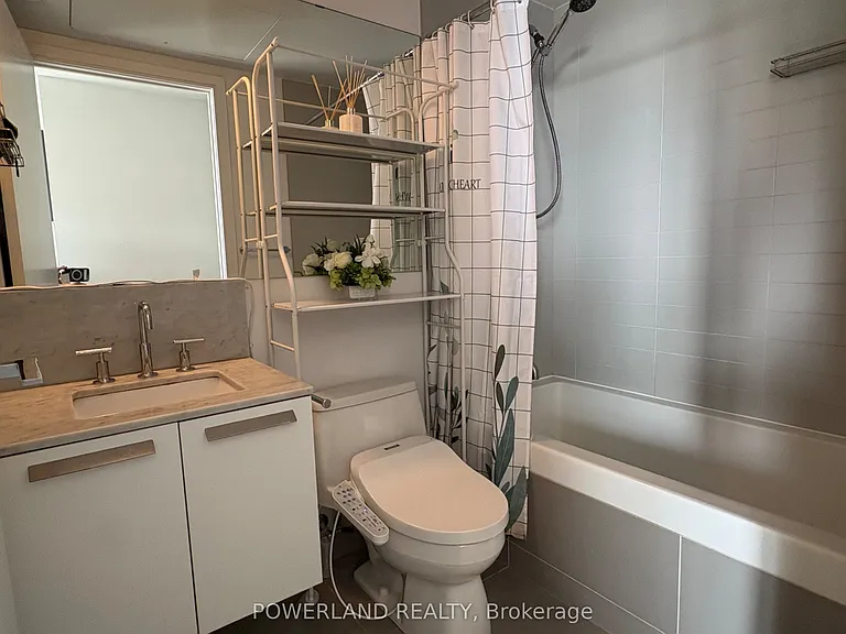 42 Charles St E #3605 — Photo 10
