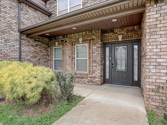 3rd image of 521 Larkspur Dr