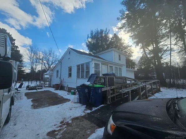 3275 S Towerline Rd, Saginaw, MI 48722