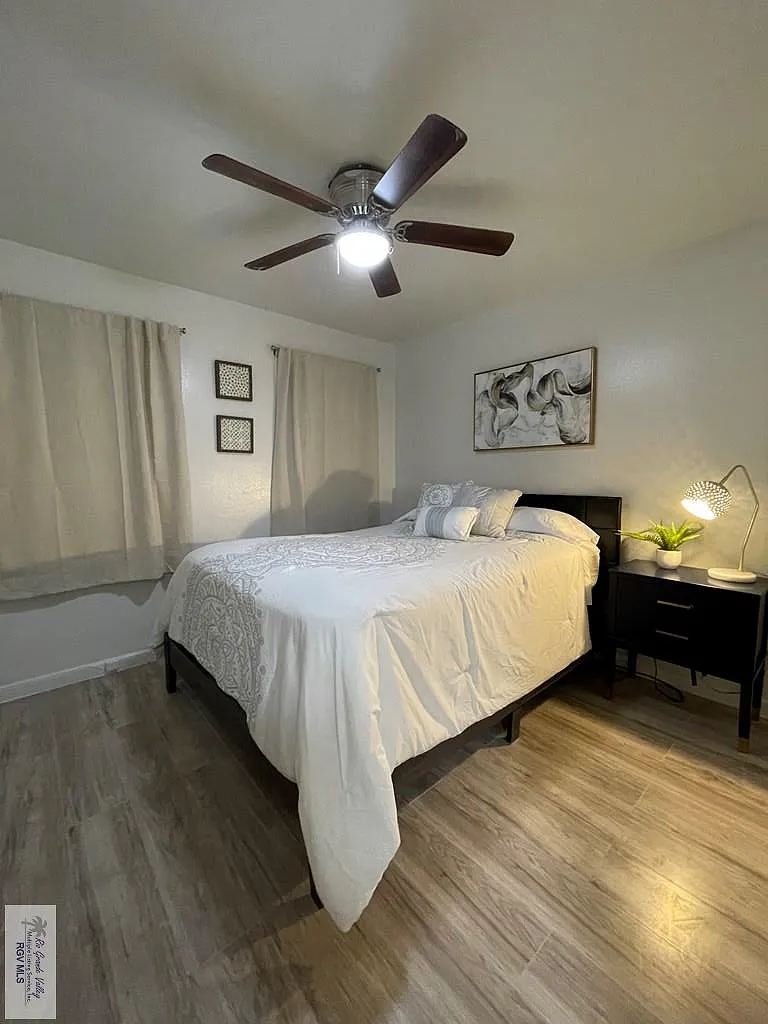 3 bed, 1.0 bath, 1316 sqft, $1,800 — Photo 2