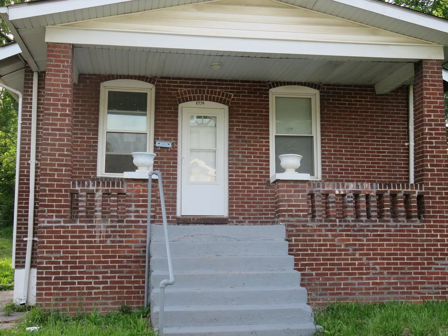4229 Ravenwood Ave photo 1