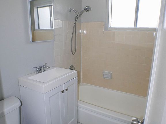 5th image of 3717-3723 Jewell St #3721
