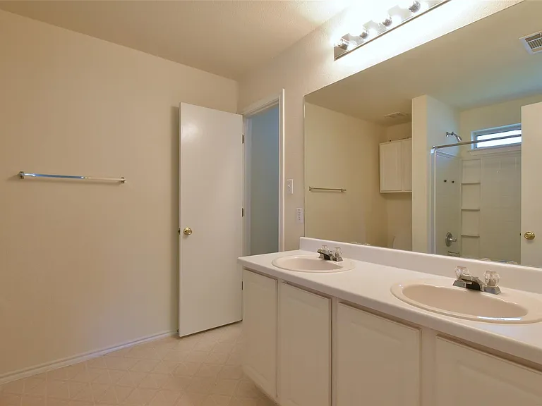 807 Estancia Way — Photo 10