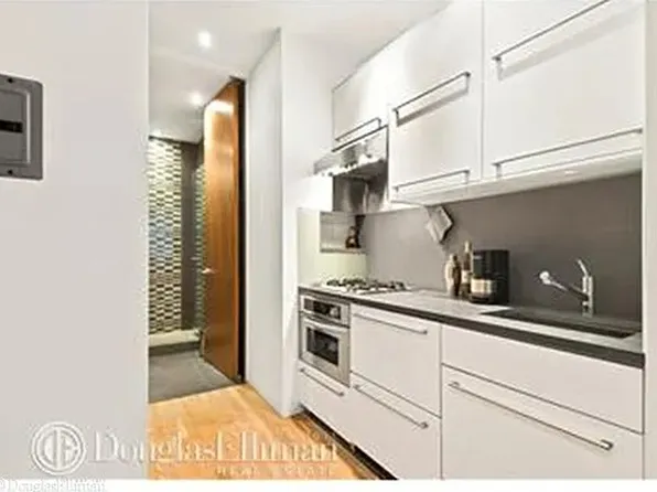 50 East End Avenue 3B image 2 of 5