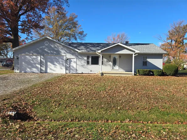 811 18th St, Carlyle, IL 62231