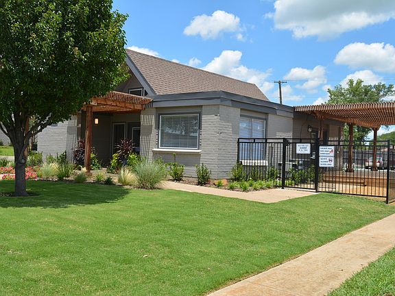 4th image of 3020 Augusta Dr APT B