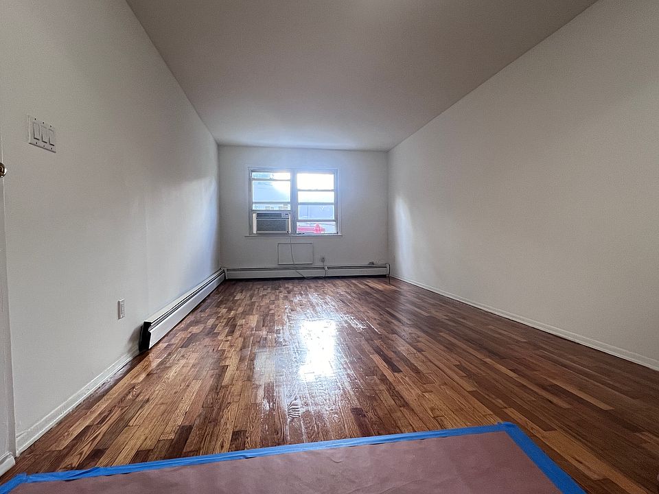 1st image of 18-00 Clintonville St Floor 1