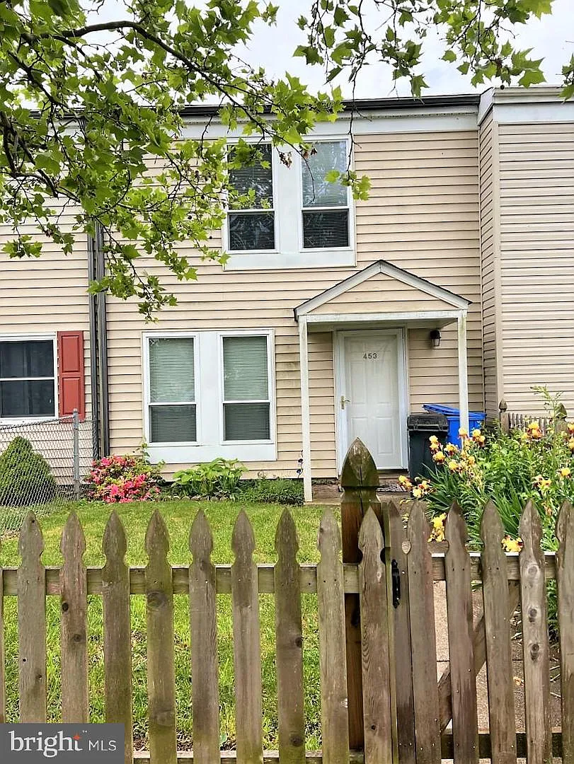 453 Berry Ct photo 1