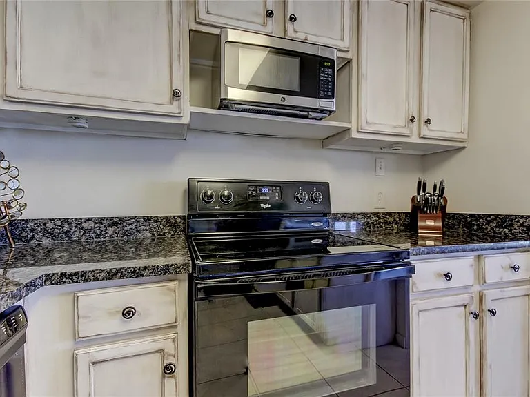 880 Mandalay Ave #601 — Photo 22