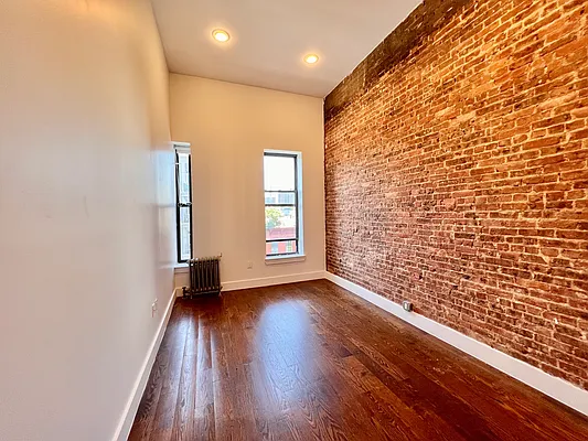 Rented by Hagstrom Management Inc | media 4