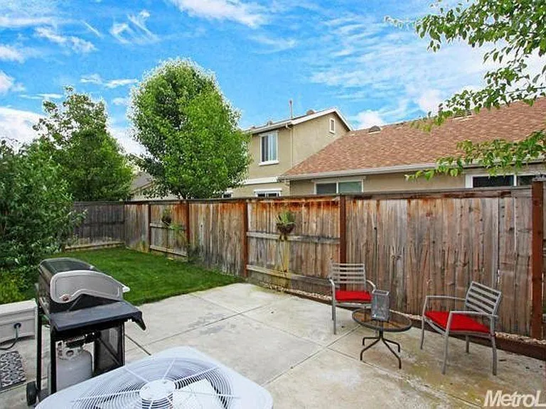 2264 Ellesmere Loop — Photo 24