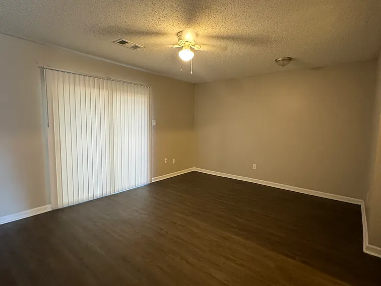 4725 Hoffman Rd #17 — Photo 3