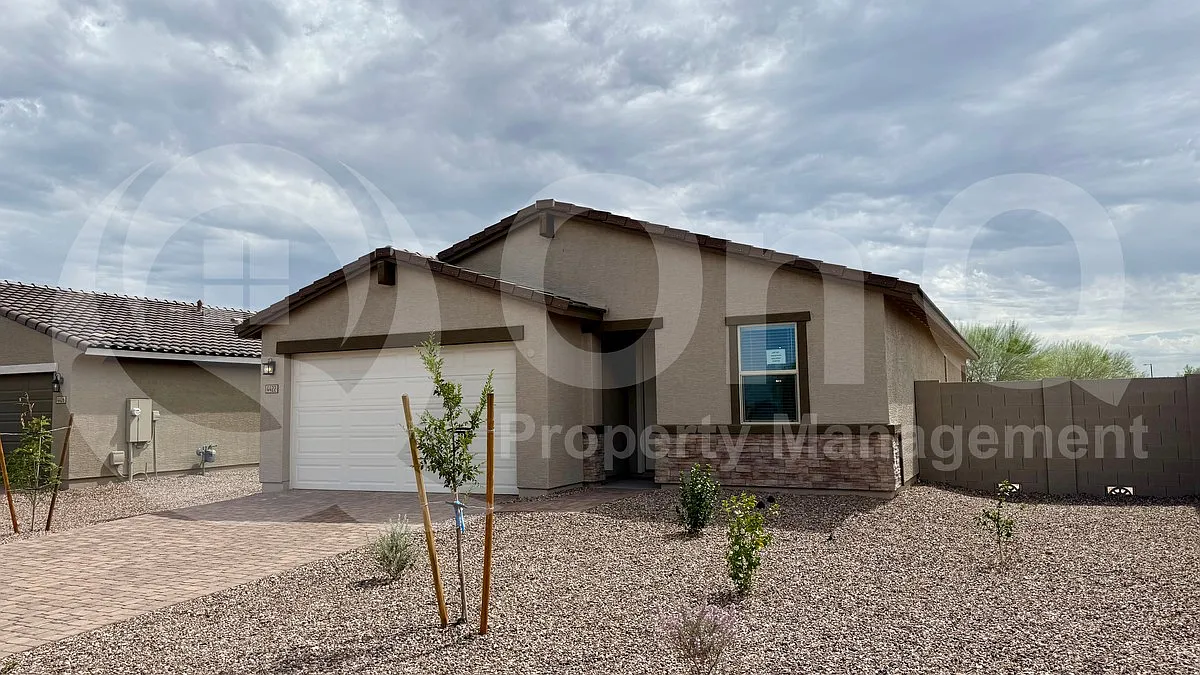 4 bed, 2.0 bath, 1832 sqft, $2,195 — Photo 2