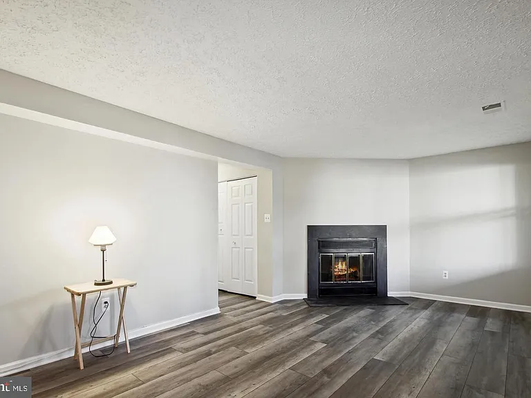 704 Suffield Dr — Photo 18