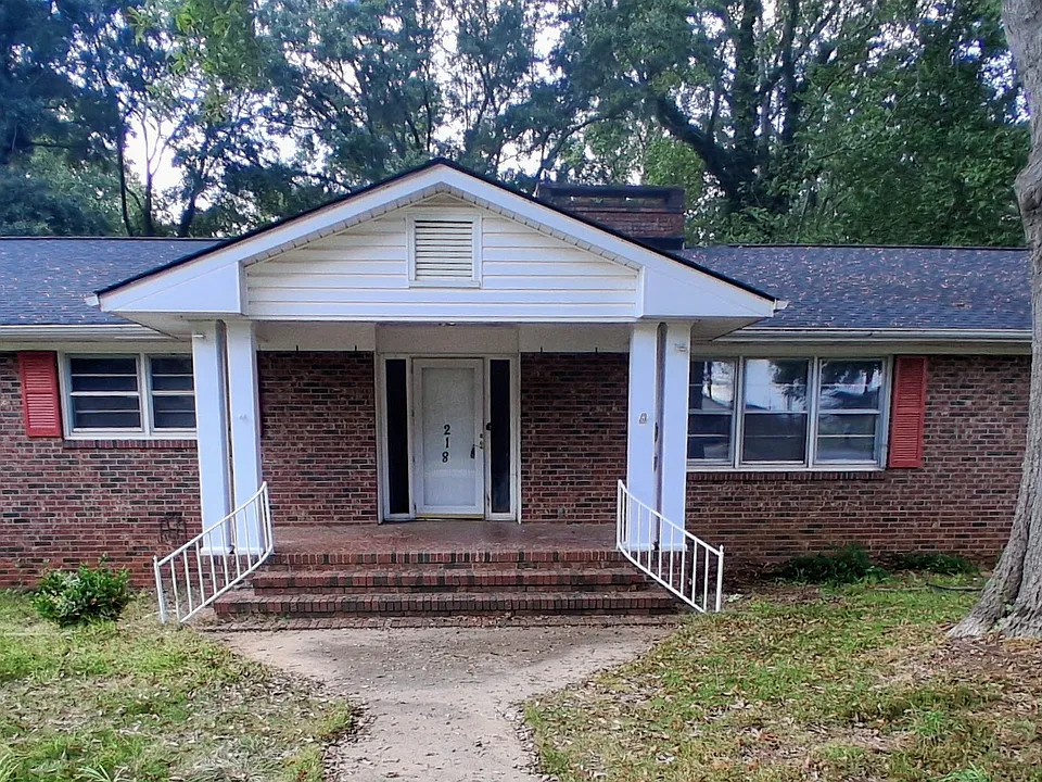 218 Saratoga Ave