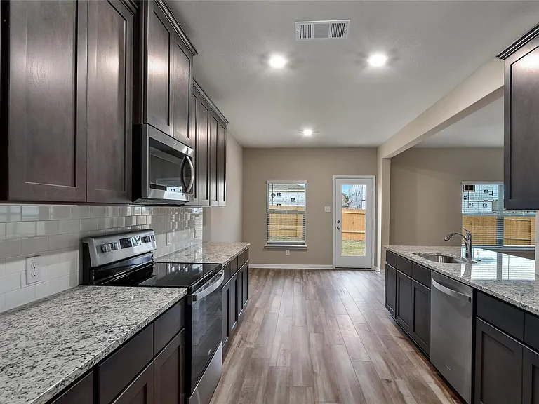 290 Moonstone Way — Photo 11